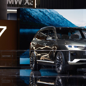 iaa-2017_bmw-x7-close-1